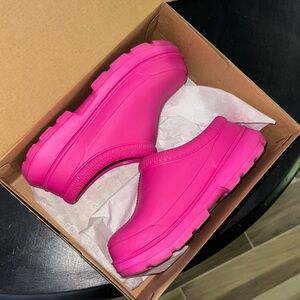Women's Pink uggs Clogs
